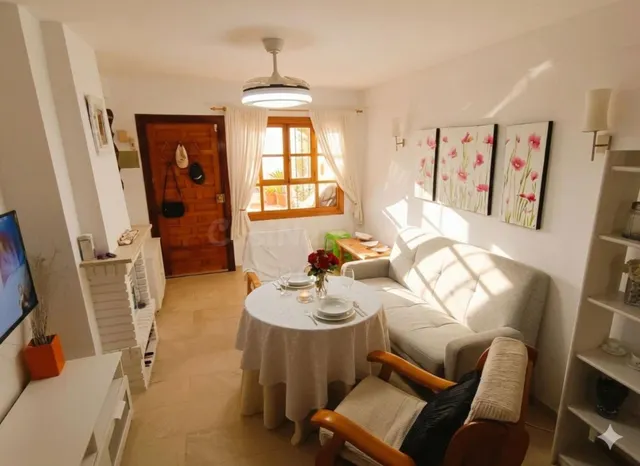 "ADOSADO CON JARDÍN, PISCINA, VISTAS AL MAR Y LICENCIA TURÍS - foto 3