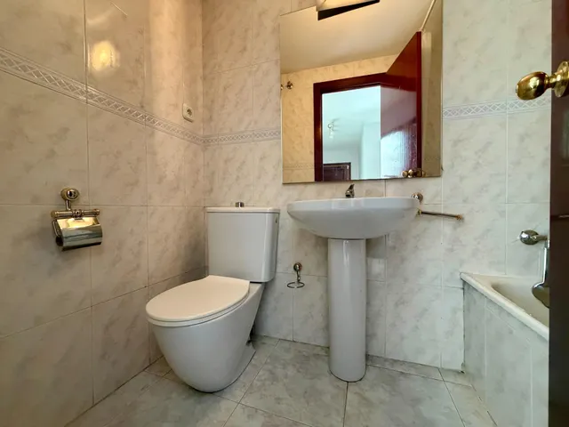 ¡EN EXCLUSIVA! Planta baja de 4 habitaciones con una espectacular terraza de casi 300 m2 en el centro de Montornès del Vallès. — 33