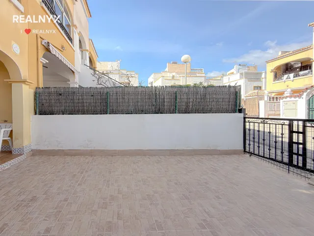 Dream Hills! Encantador Bungalow listo para entrar a vivir en urbanización exclusiva con preciosas zonas verdes y piscina comunitaria — 9