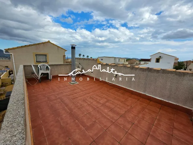 Chalet independiente en Polop con Terraza y Jardín Privado — 25
