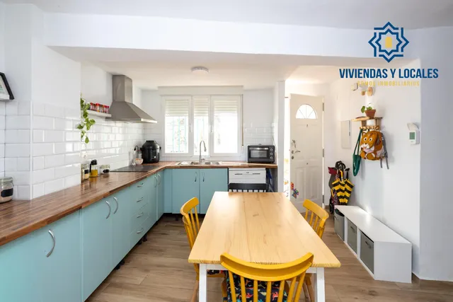 ¡Tu hogar soñado te espera en esta espectacular casa reformada! — 12