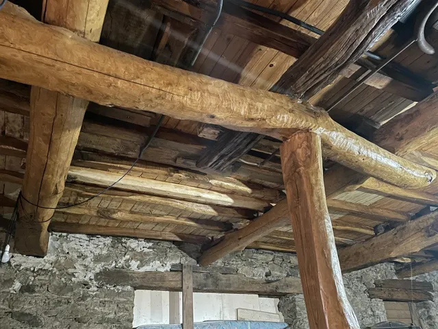 SE VENDE CASA EN CORULLÓN — 31