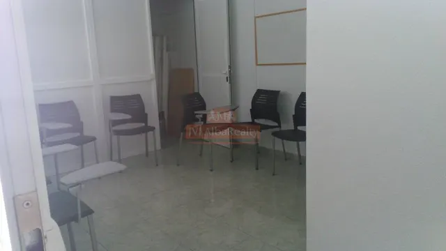 SE ALQUILA ENTREPLANTA PARA OFICINAS DE 80 mts — 4