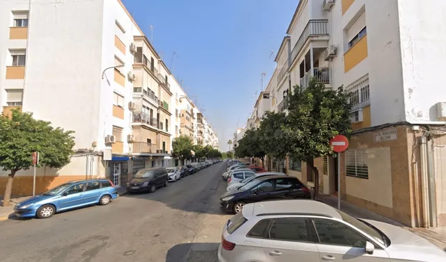 Inmueble Ocupado-Sin Posesión. Piso en venta en Juan Sebasti - foto 2