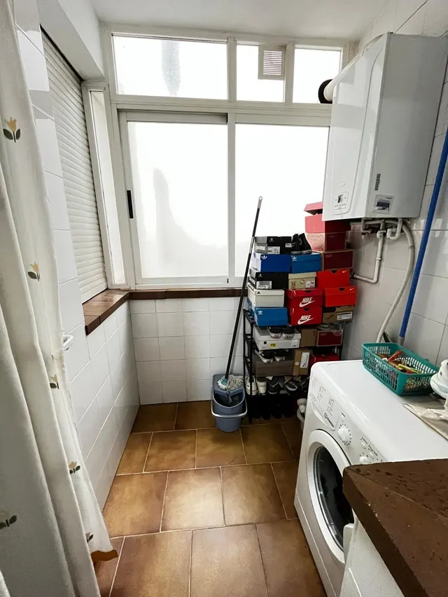 AMPLIO APARTAMENTO ZONA INDUSTRIA CON GARAJE Y TRASTERO. — 17