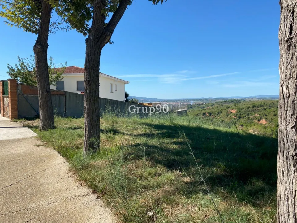 Parcela residencial de 2.000 m2 en Castellbisbal