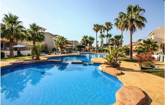 Apartamento en Albamar con 2 dormitorios y solárium - foto 2