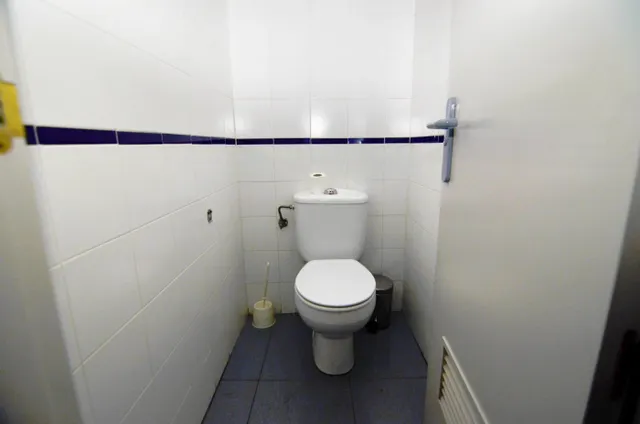 Urbis te ofrece un local en alquiler en zona Centro, Salamanca. — 37