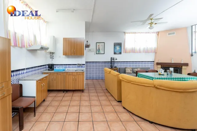 Amplio Chalet con piscina, pista deportiva y vistas en Ogíjares. — 26