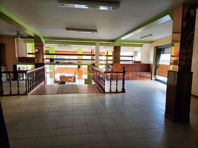 3126 ESPECTACULAR LOCAL COMERCIAL 400 M2 EN 3 PLANTAS ARCADE