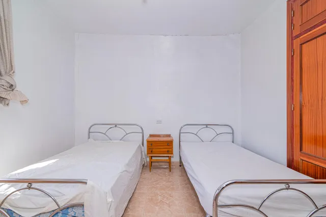 Gran casa de pueblo con terreno, en Ambroz (1260 m2 de parcela) — 22