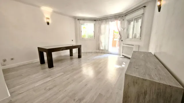 BAJO CON JARDÍN EN ALQUILER DE TEMPORADA EN EURÓPOLIS, LAS R - foto 3