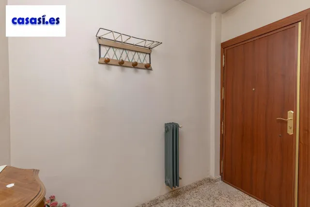 Piso con terraza y gran potencial junto a Camino de Ronda — 28