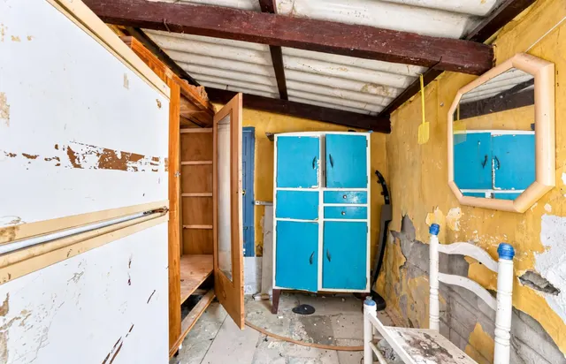 INCREIBLE CASA SOLAR EN PLENO CASCO URBANO PARA REFORMAR — 28