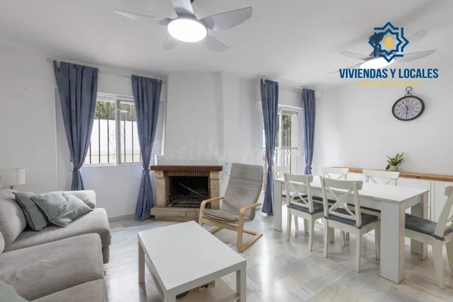 Casa independiente con piscina en La Zubia. — 4