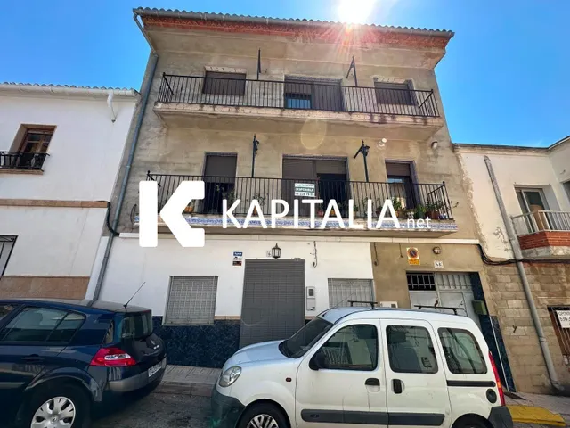 ¡Amplia casa en VENTA en Llutxent con garaje, balcón y un si