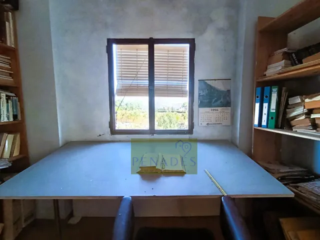 CHALET MUY CERCA DE LA POBLACION — 26