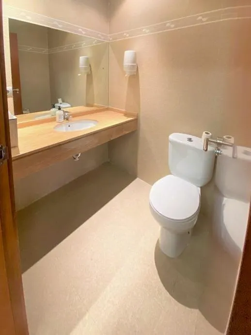 Exclusivo local de oficinas listo para entrar en Albolote — 9