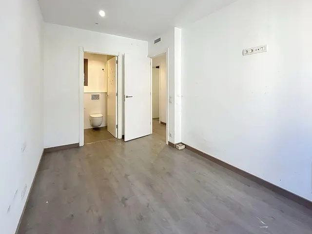 Luminoso piso en venta en Paral·lel — 12