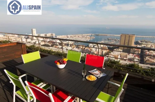 EXCLUSIVO ÁTICO CON ESPECTACULARES VISTAS AL MAR Y ALICANTE  - foto 3
