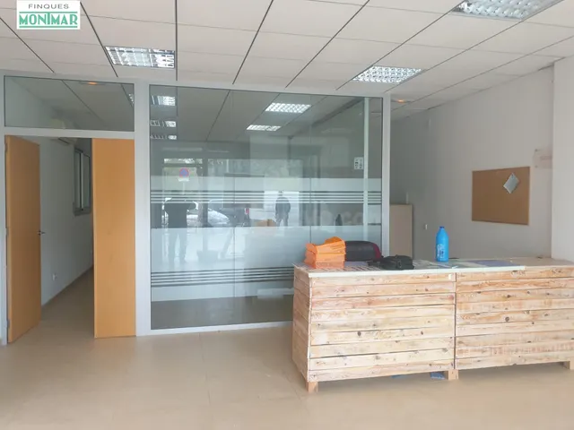 LOCAL COMERCIAL EN PLAZA CATALUNYA DE OLIVELLA - foto 4