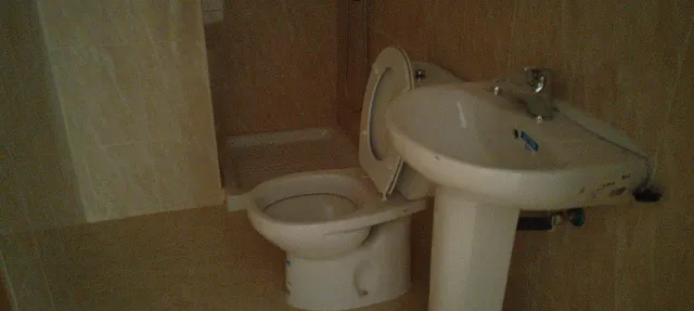 SE VENDE LOCAL CENTRICO , JUNTO TRAFICO Y DIPUTACION — 18