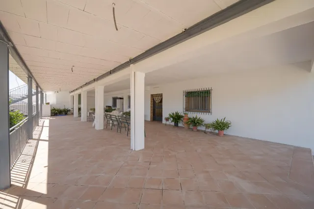 GRAN PARCELA CON VIVIENDA UNIFAMILIAR, 3 APARTAMENTOS, PISCINA Y VISTAS PANORÁMICAS EN PADUL (GRANADA) — 1.430 m2 DE TERRENO — 15