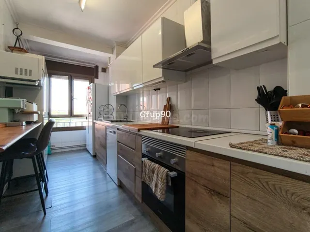 PISO DE 111 M2 TOTALMENTE REFORMADO CON 2 BALCONES JUNTO AL  - foto 3