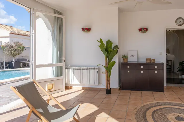 Maravillosa villa de una sola planta (aprox. 161 m2) con gran piscina privada. Cerca de colegios, del La Zenia Boulevard, ¡y a tan solo 15 minutos a pie de Playa Flamenca! — 6
