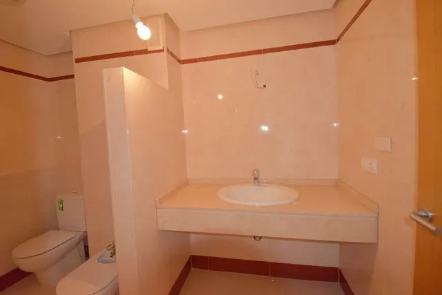 Amplio piso SE VENDE en Torrevieja – 3 habitaciones, terraza y garaje incluido — 22