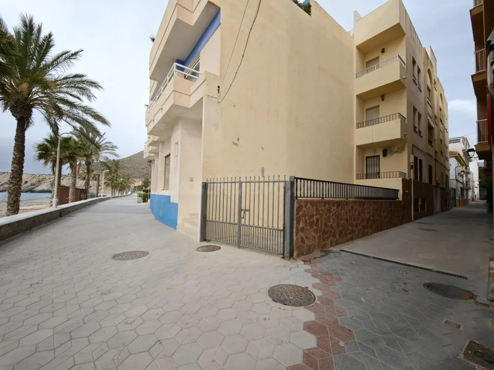 Casa junto al Paseo Maritimo de Castell de Ferro