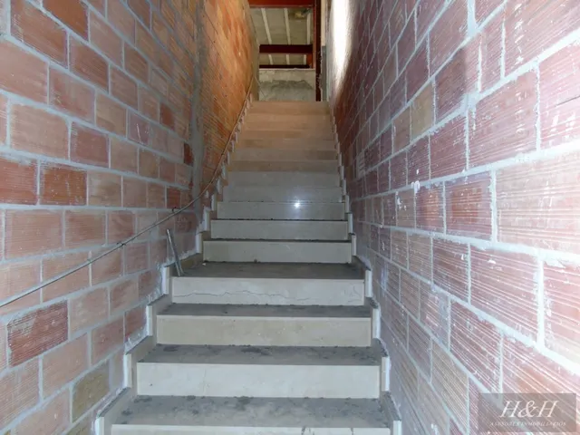 Se alquila escaleta para uso comercial en Jorge Juan. /HH Asesores, Inmobiliaria en Burjassot/. — 9