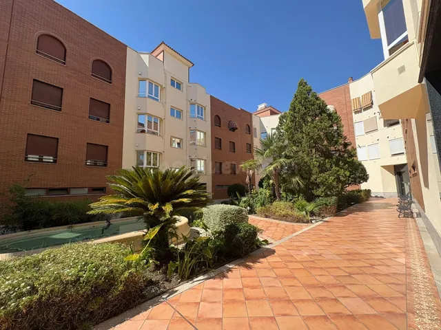 “Gran piso de 4 dormitorios con garaje y trasteros junto al  - foto 3