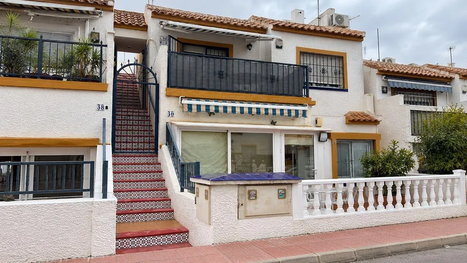 Apartamento de 2 dormitorios con solárium privado en los altos