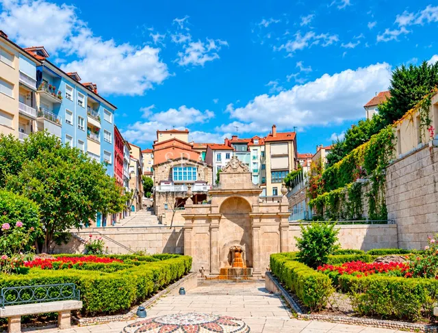 Edificio en venta en Ourense centro con vistas a la Plaza de la Trinidad — 28