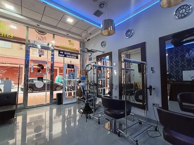 Peluquería en alquiler en la zona puerto de Almerimar - foto 4