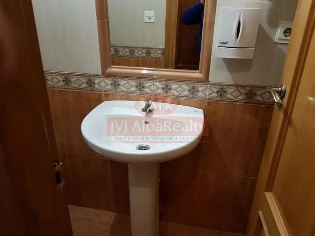 SE VENDE LOCAL COMERCIAL CON CAFÉ-BAR, EN ZONA SAN PABLO — 4