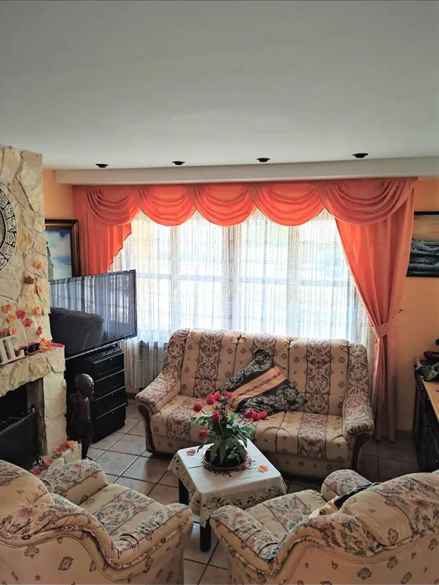Casa de lujo en venta en Imarcoain garaje - foto 3