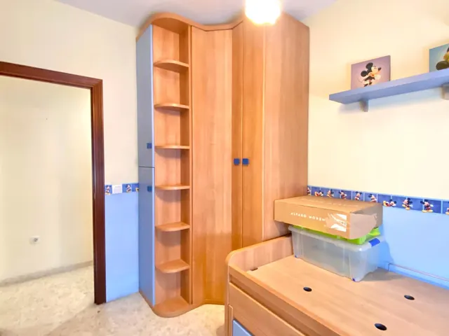 PISO RENTA LIBRE MUY LUMINOSO CON GARAJE Y 3 DORMITORIOS MUY BIEN SITUADO EN AVDA. PUERTA DEL SUR — 13