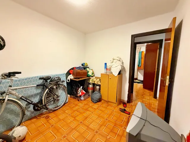 Piso de 4 habitaciones con ascensor en la calle Sant Blai, cerca de la universidad — 31