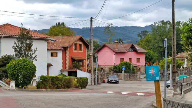 VIVIENDA Y NEGOCIO EN PIELAGOS — 40