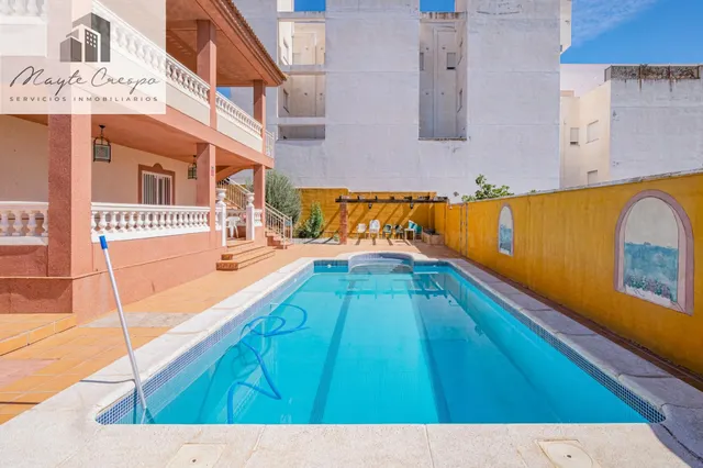 ¡Impresionante Chalet en Lachar con Piscina y Amplios Espacios! ✨ — 2