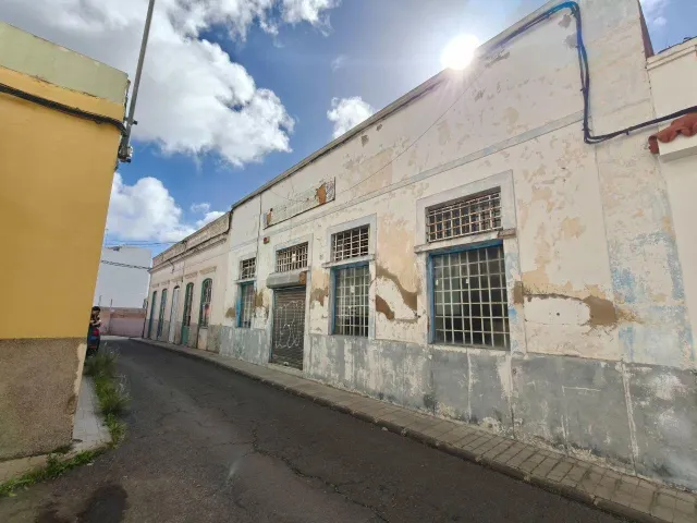 Solar urbano en esquina con gran potencial – Casco Histórico - foto 2