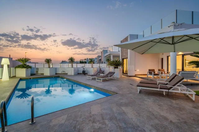 Villa moderna con piscina privada en Villamartín, Orihuela C - foto 3