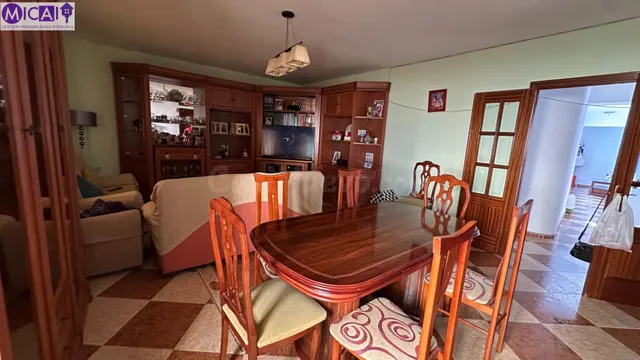 En el centro de Cádiz, amplio y luminoso. Tu casa te espera. - foto 3