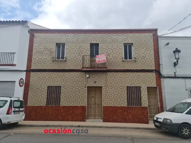 CASA CON PATIO A LA VENTA — 2