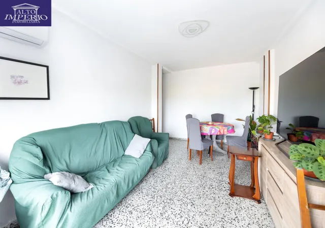 En Venta Piso de 4 dormitorios con ascensor, ideal para reformar a tu gusto. — 25