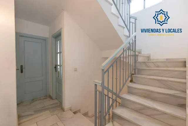 Casa independiente con piscina en La Zubia. — 17