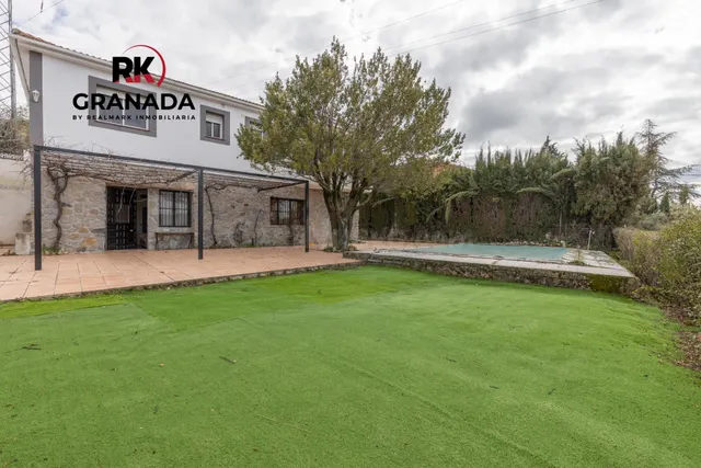 ESPECTACULAR CASA CON LICENCIA TURISTICA EN HUETOR SANTILLAN