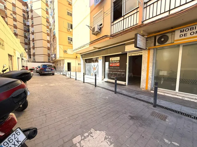 Local comercial en Las Chapas, Carlos de Haya - foto 2